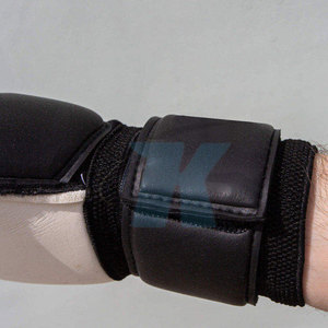 High Quality Leather Football Goalkeeper Gloves Enhanced Grip Adjustable Wrist <b>Strap</b> Breathable Design for Comfortable <b>Finger</b> - Product Image 3