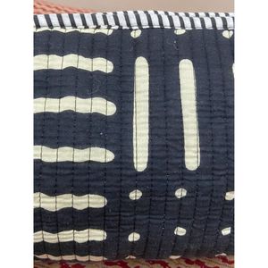 Ensemble de trois pochettes matelassées à imprimé géométrique ethnique, coussins décoratifs à motifs noir et blanc avec fermeture éclair - Product Image 4