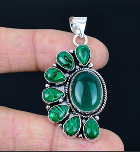 Pendentif demi-fleur en onyx vert naturel et malachite, collier floral, breloque plaquée argent, bijoux classiques faits à la main pour femmes - Product Image 1