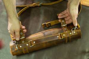 Sac de transport de luxe en cuir de vachette vintage pour couteaux de chef avec protection, ceinture porte-outils robuste LSKR-0039 - Product Image 2