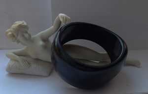 Brazalete de Resina Negra Hecho a Mano, Ancho y Grueso, con Cúpula Convexa, de Resina Sólida Lisa, Estilo Obsidiana, Joyería de Diseño - Product Image 5
