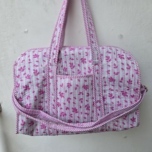 Bolsa de Lona de Algodón Acolchada con Estampado Floral, Hecha a Mano, Ligera, de Primera Calidad, con Cierre de Cremallera y Dos Asas para Llevar al Hombro - Product Image 2