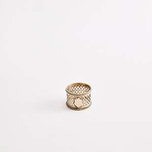 Anillo decorativo de metal para servilletas, adecuado para ocasiones festivas, reuniones familiares y decoración de mesa sofisticada. - Product Image 4