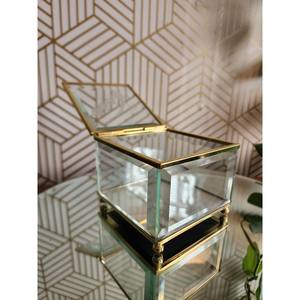 Boîte de rangement élégante en métal et verre qui protège vos accessoires du poussière et des dommages - Product Image 1