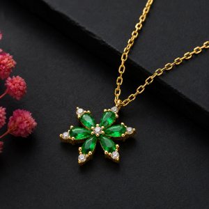 Collar con Colgante de Flor en Plata de Ley 925 Chapado en Oro con Cadena de Eslabones de Cuarzo Esmeralda CZ, Joyería Clásica para Uso Diario para Mujer - Product Image 4