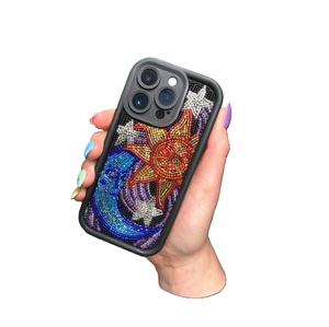 Funda de Teléfono Bordada a Mano con Cuentas y Detalles en Oro, Colección de Cuentas Florales de Lujo - Product Image 4