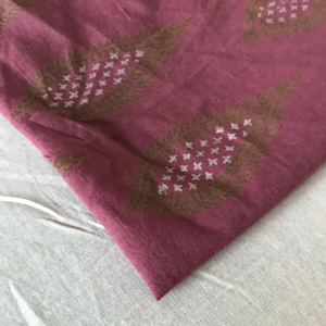 ผ้าฝ้ายพิมพ์ลายด้วยมือ ลายใบไม้บุตะ |   สิ่งทอพื้นเมืองอินเดีย - Product Image 3