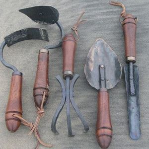 Juego de herramientas de jardín con mango de madera clásico, pala y horquilla de metal resistentes para jardinería doméstica - Product Image 1