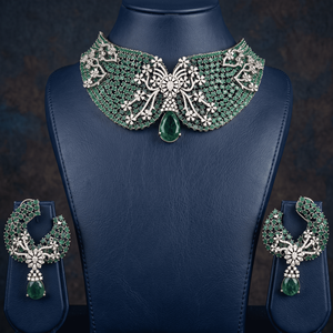 Conjunto de Collar Gargantilla de Cadena de Eslabones Dorados Antiguos con Cristal Verde Corte Esmeralda y Pendientes Colgantes a Juego para Mujer, Ideal para Bodas y Fiestas - Product Image 4