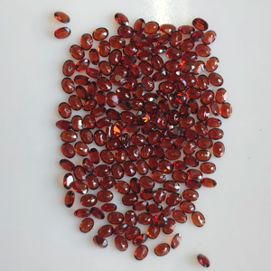 โกเมนสีแดงธรรมชาติ 4x3 มม. รูปไข่ คุณภาพดีที่สุด พลอยเม็ดเดี่ยวสำหรับทำเครื่องประดับ - Product Image 3