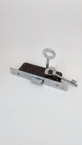 ประตูเหล็กนิรภัยเดดล็อค 25x78 มม. ทนทาน ปลดล็อคด้วยกุญแจ ติดตั้งง่าย - Product Image 2