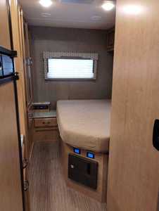 Autocaravana de Lujo Thor Motor Axis 25.4 Usada y Económica, Año 2017, Euro 5, para 4-6 Personas, Color Blanco, para Acampar - Product Image 5