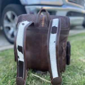 Mochila de Viaje de Cuero Genuino 100% Tallado a Mano, Estilo Bohemio Universitario, a la Moda 2026, Impermeable, Venta al por Mayor - Product Image 2