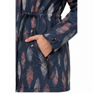Chaqueta Larga de Lujo para Mujer con Exterior Impermeable, Interior de Forro Polar Suave, Capucha Ajustable y Estilo Urbano Moderno - Product Image 5