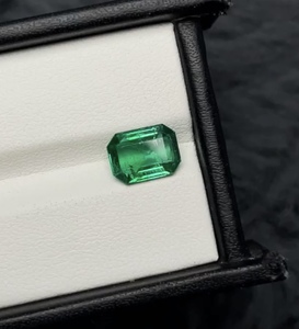 Esmeralda Verde Natural Octogonal, Gema Suelta para Joyería - Product Image 1