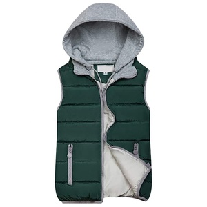 Abrigo de chaleco acolchado verde con estilo para hombre Ropa exterior informal de calidad con cierre de cremallera Cálido y logotipo decorado - Product Image 1