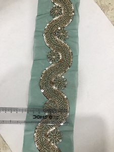 Exquisito Borde de Saree Floral Ecológico con Adornos Hechos a Mano, Lentejuelas Metálicas, Bordado de Precisión con Cuentas, Premium, Elegante y Romántico - Product Image 3