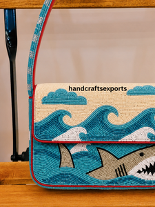 Sac à bandoulière personnalisé fait main, robuste et professionnel, à thème requin, avec perles, pour femmes |   Design Vague Océanique |   Mode de luxe écologique - Product Image 5