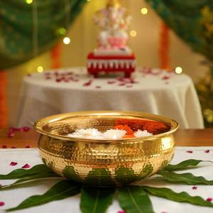 Urli Clásico de Latón Martillado Estilo Art Deco en Dorado para Graduación y Cumpleaños - Product Image 1