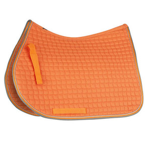 Vente en gros de tapis de selle pour chevaux en mousse satinée de haute qualité, sur mesure, avec un design léger et des coutures durables pour l'équitation - Product Image 1