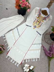 Salwar Kameez en coton Khadi blanc, tenue ethnique indienne embossée, robe à franges pour femmes, tenue de soirée, séchage rapide, toutes saisons - Product Image 5
