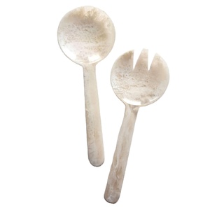 Ensemble de saladier en résine blanc terne Ensemble d'outils de cuisine en bois de manguier d'acacia naturel également disponible fabriqué en Inde - Product Image 1