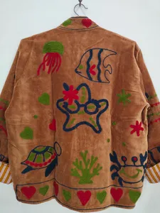 Chaqueta bordada de terciopelo marrón hecha a mano para mujer, estilo bohemio chic vintage, abrigo cálido de invierno con cremallera frontal. - Product Image 4