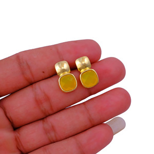 Pendientes de tuerca con gema de Calcedonia Amarilla, forma de cojín, piedra de nacimiento de noviembre, latón chapado en oro, joyería delicada, minimalista, estilo bohemio - Product Image 2