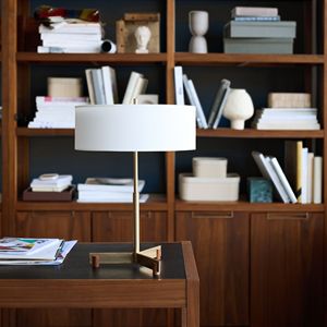 Lámpara de Mesa Lateral de Metal de Lujo con un Diseño Increíble para Sala de Estar, Dormitorio y Espacio de Trabajo, Precio de Venta para Exportación - Product Image 3