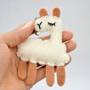 Llaveros de Fieltro de Lana Hechos a Mano - Llaveros de Fieltro de Lana 100% Orgánica - Lindos Colgantes para Bolsos con Forma de Dumpling, Llama y Huevo - Product Image 5