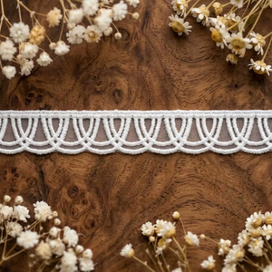 Offre Spéciale – Dentelle en Organza Blanc Premium avec Bordure en Nylon Effet Verre – Broderie Arche Festonnée pour Couture, Artisanat et Décoration Nuptiale - Product Image 6
