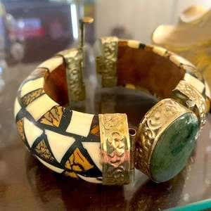 Bracelets artisanaux en pierres semi-précieuses, os et laiton avec des pierres d'agate naturelles - Product Image 3