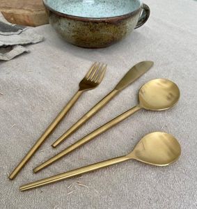 Ensemble de couverts de table en acier inoxydable de style nordique, conçu pour les cadeaux d'affaires et une ambiance culinaire immersive - Product Image 2