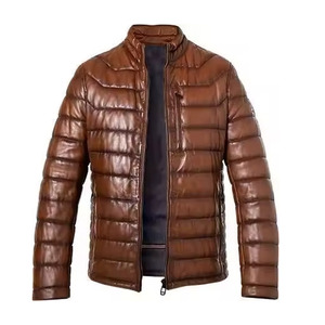 Veste à bulles intemporelle conçue pour les hommes recherchant à la fois chaleur et style dans un look de veste d'hiver - Product Image 1