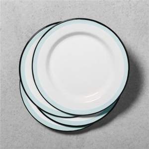 Assiette de présentation rétro style ferme avec bordure noire, en émail incassable, pour la décoration de tables de réceptions et événements en extérieur - Product Image 1