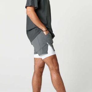 Shorts de sport gris uni pour homme, à séchage rapide, taille élastique, avec poches, taille mi-haute, en polyester tissé - Product Image 6