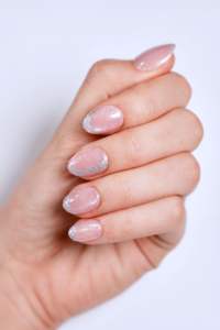 Uñas Postizas con Brillo Plateado Degradado, Estampado Dorado ABS, Longitud Media, Forma Almendrada, Personalizadas, Fabricante OEM ODM - Product Image 3