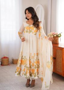 ชุดเดรส Anarkali ผ้าไหมออร์แกนซ่าพิมพ์ลายดอกไม้ พร้อมดีไซน์กระเป๋า Potli หรูหรา ผ้าคลุมไหล่ Gota Patti Lace ยาวสี่เมตร ชุดกางเกง - Product Image 2