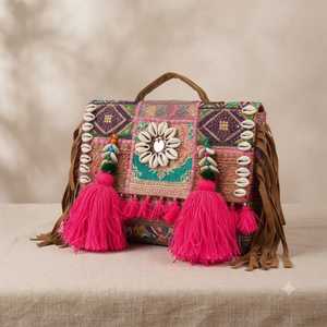 Bolso de Hombro de Macramé Tribal Vintage Hecho a Mano por los Banjara, Bolso Tipo Tote Étnico Tradicional Bohemio Indio, Resistente al Agua - Product Image 1