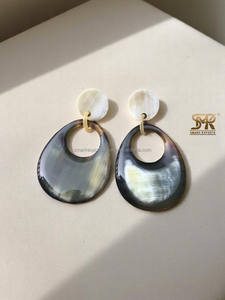 Pendientes de Cuerno de Búfalo Modernos Hechos a Mano, Forma de Lágrima, Pulidos Naturales, Ligeros, Joyería de Moda para Mujer, Empaque Personalizado - Product Image 4