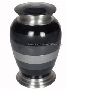 Urna funeraria de oro negro de tendencia, urna de cremación para cenizas humanas, hecha a mano en latón, adecuada para entierro de cementerio o nicho - Product Image 6