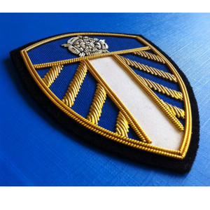 Insignia bordada a mano para blazer de tela de lona 3D, totalmente personalizada, con alambre de bullion y alfiler de seguridad, para uniformes, 2026, colores y logotipo personalizados - Product Image 1