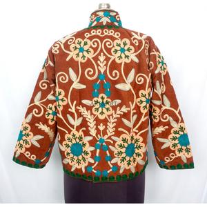 Veste matelassée artisanale en tissu Cotrise brodée de fleurs, avec détails boutonnés, doublure rayée en coton, respirante, écologique, épaisse pour l'hiver - Product Image 5