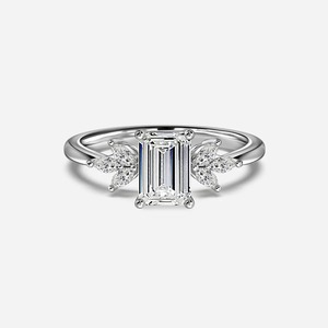 Anillo de Diamante Cultivado en Laboratorio de 1.7CT con Esmeralda y Piedras Laterales en Forma de Hoja Marquise, Oro de 14K, Joyería OEM - Product Image 3