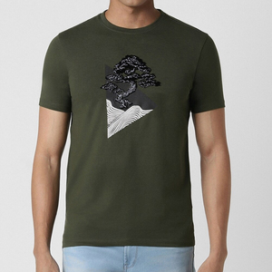 เสื้อยืดผู้ชายสั่งทำพิเศษ ทรงพอดีตัว ผ้าฝ้าย 100% เนื้อหนา พิมพ์ลายด้วยความร้อน สีและโลโก้ตามสั่ง เสื้อผ้าขายส่ง - Product Image 1