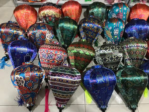 Lanterne en soie avec support en bambou, lanterne en soie vietnamienne colorée pour la décoration de mariage et de fête, fabriquée au Vietnam, prête à être expédiée - Caryln - Product Image 3