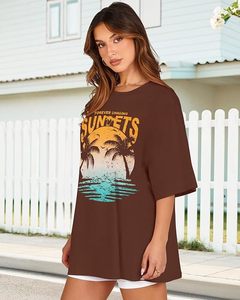 เสื้อยืดแขนสั้นคอกลมสีน้ำตาลสำหรับผู้หญิง พิมพ์ลายต้นปาล์มยามพระอาทิตย์ตก ทรงหลวม สวมใส่สบาย เหมาะสำหรับฤดูร้อน ผลิตจากผ้าฝ้ายเจอร์ซีย์ 100% - Product Image 4