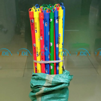 Bâton de vadrouille en bois durable avec couverture de fleurs en PVC Poignées de balai de nettoyage domestique du Vietnam