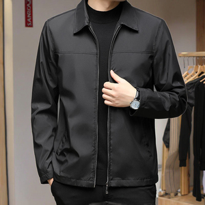 Veste zippée noire respirante et coupe-vent pour homme avec col rabattable, logo frontal, décontractée, unie, pour l'automne - Product Image 1