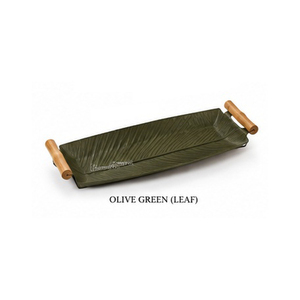 Plateau de service rectangulaire avec poignées en bois, finition martelée en cuivre antique, usage résidentiel - Product Image 5